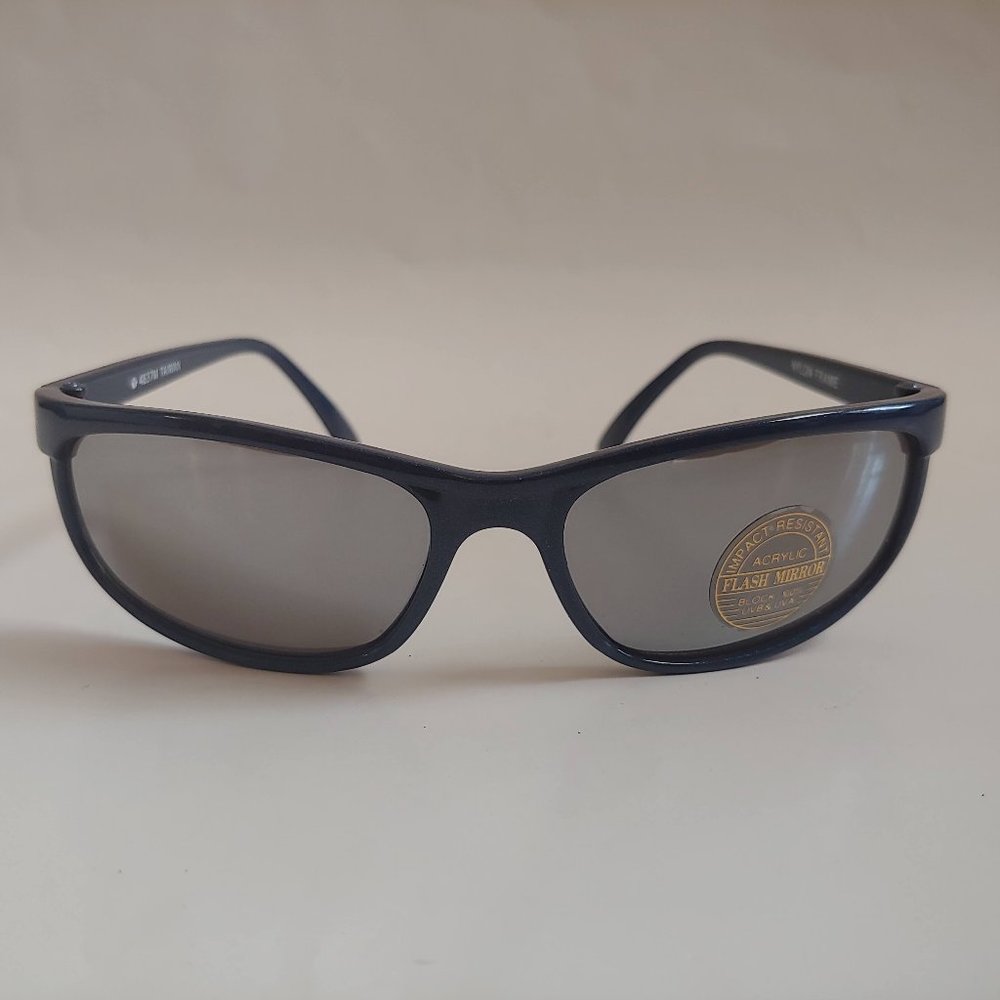 NWT TruVintage 90's Kids Nylon 8 Base Wrap around Smoke Mirrored Sunglasses